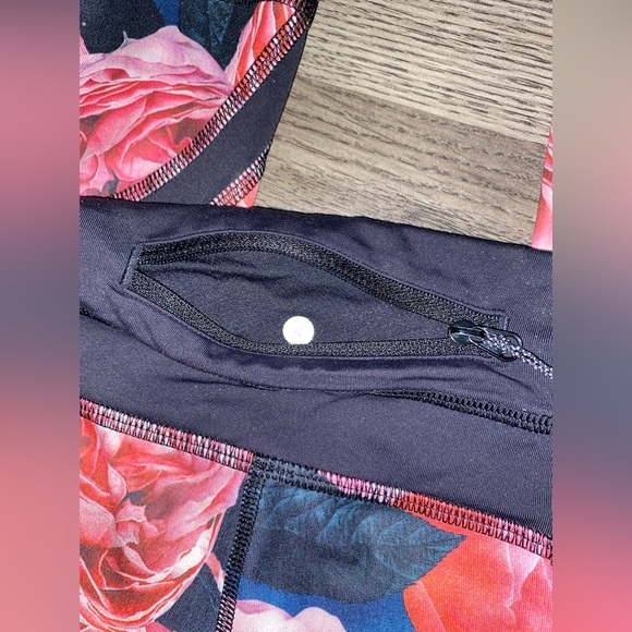 Lulalemon leggings EUC size 4 —- - Picture 3 of 4